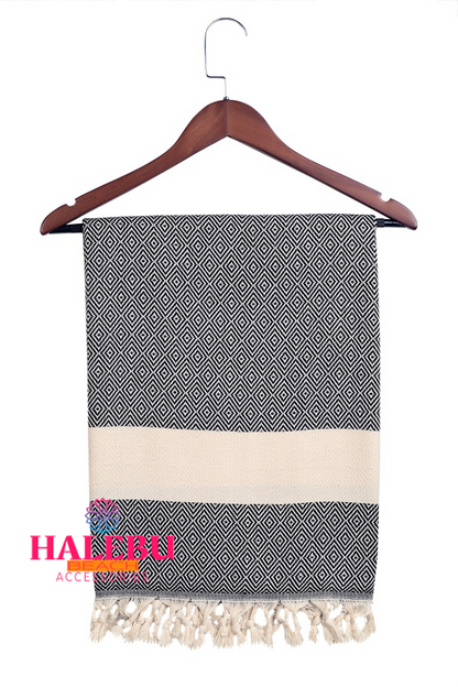 Black Color Diamond Pattern Design Beach Towel